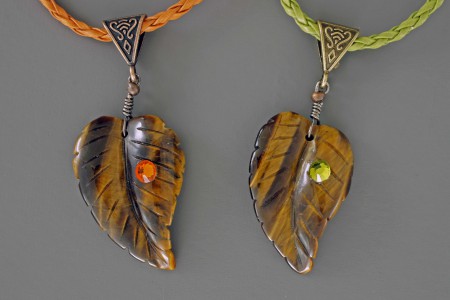 Oeil de tigre au cristal sur cuir